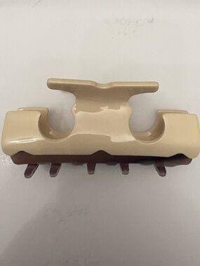Trendy boutique Beige Cream Hair Claw Clip